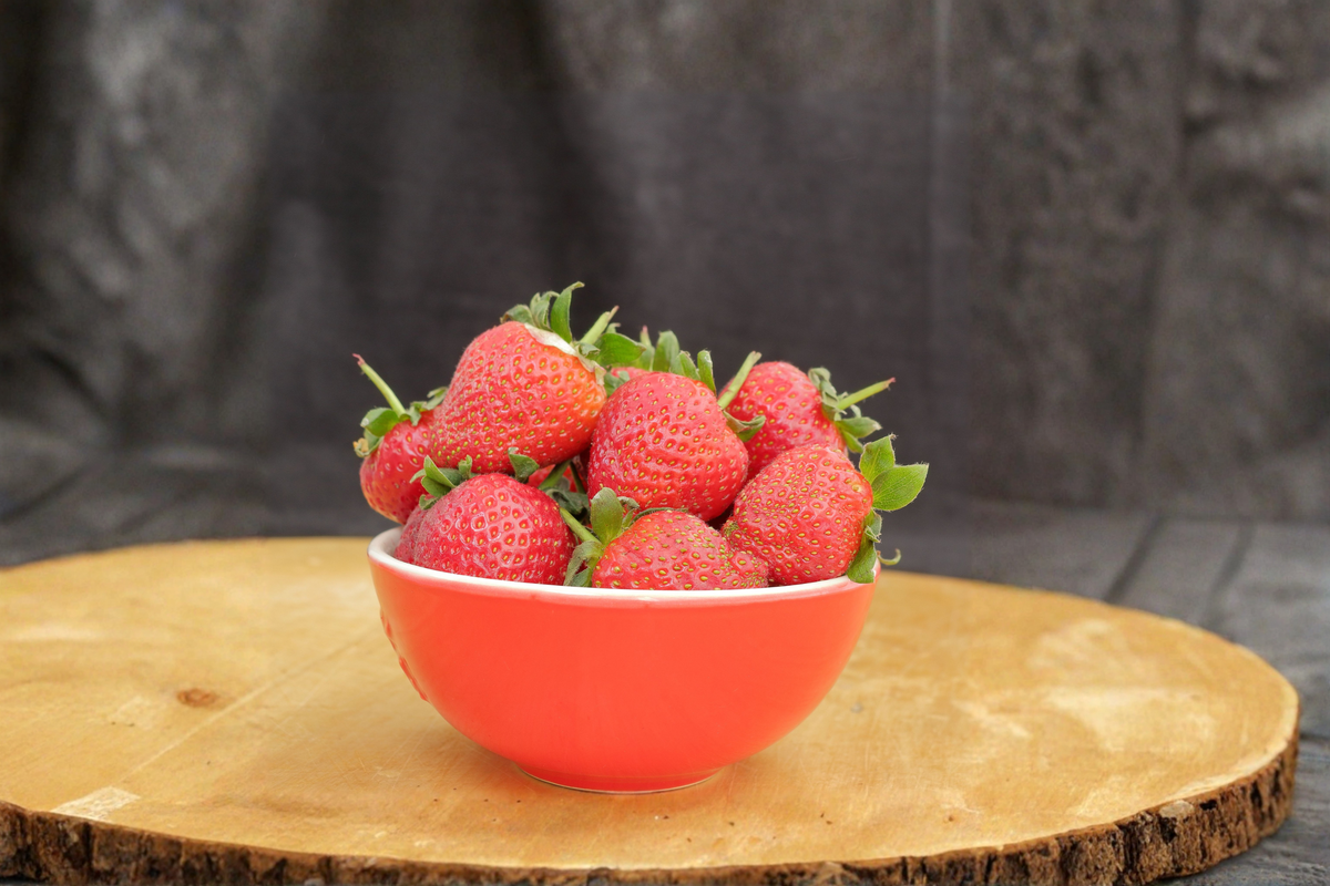 Albion Strawberry Bare Root Plants – 10 Day-Neutral Live Plants (Fragaria × ananassa)
